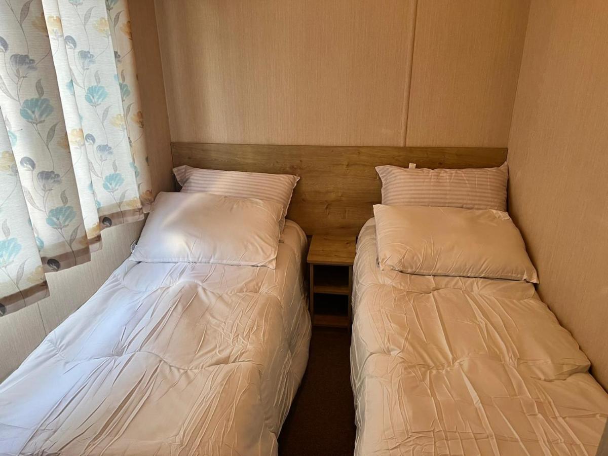 Blackpool Caravan In Haven Marton Mere Holiday Park ภายนอก รูปภาพ