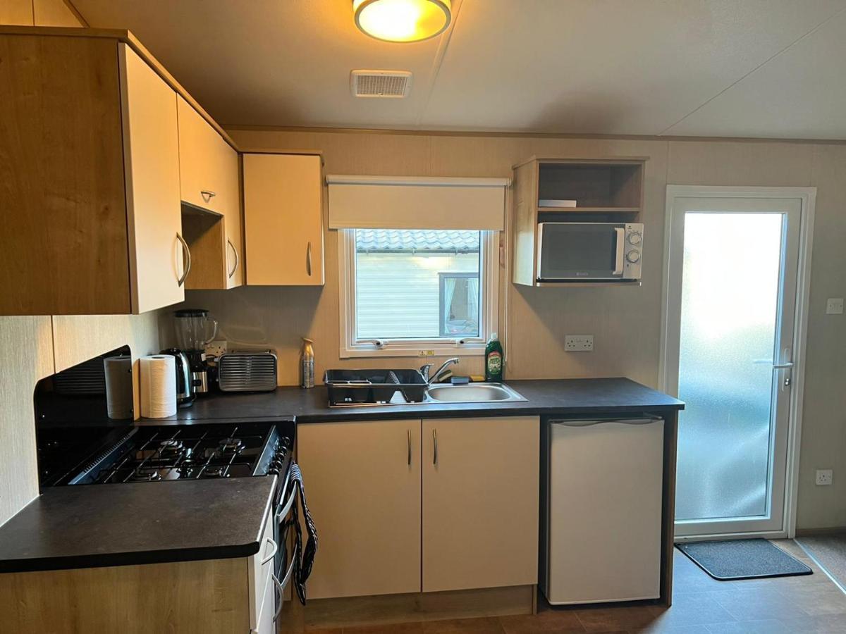 Blackpool Caravan In Haven Marton Mere Holiday Park ภายนอก รูปภาพ
